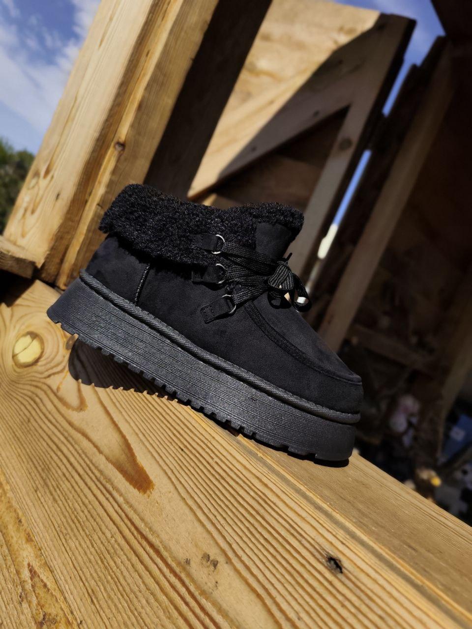 Ботинки угги ЧЕРНЫЕ с манжетом  на высокой подошве со шнурками экоЗАМША теплые женские зима
