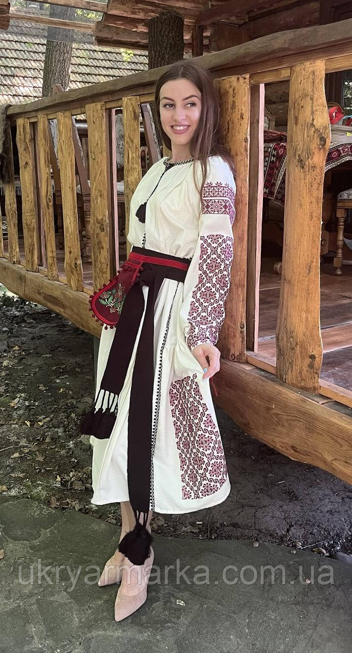 Бежева сукня з вишневою вишивкою "Полум'яна врода"