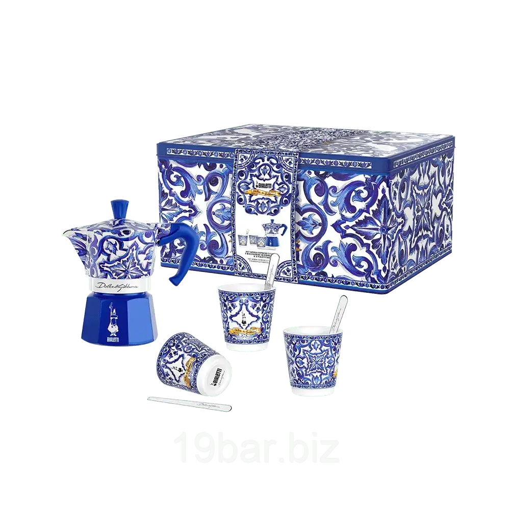 Набір Bialetti x Dolce&Gabbana Blu Mediterraneo гейзерна кавоварка Moka на 3 чашки + 3 порцелянові чашки і 3 мішалки 0005359, фото 1