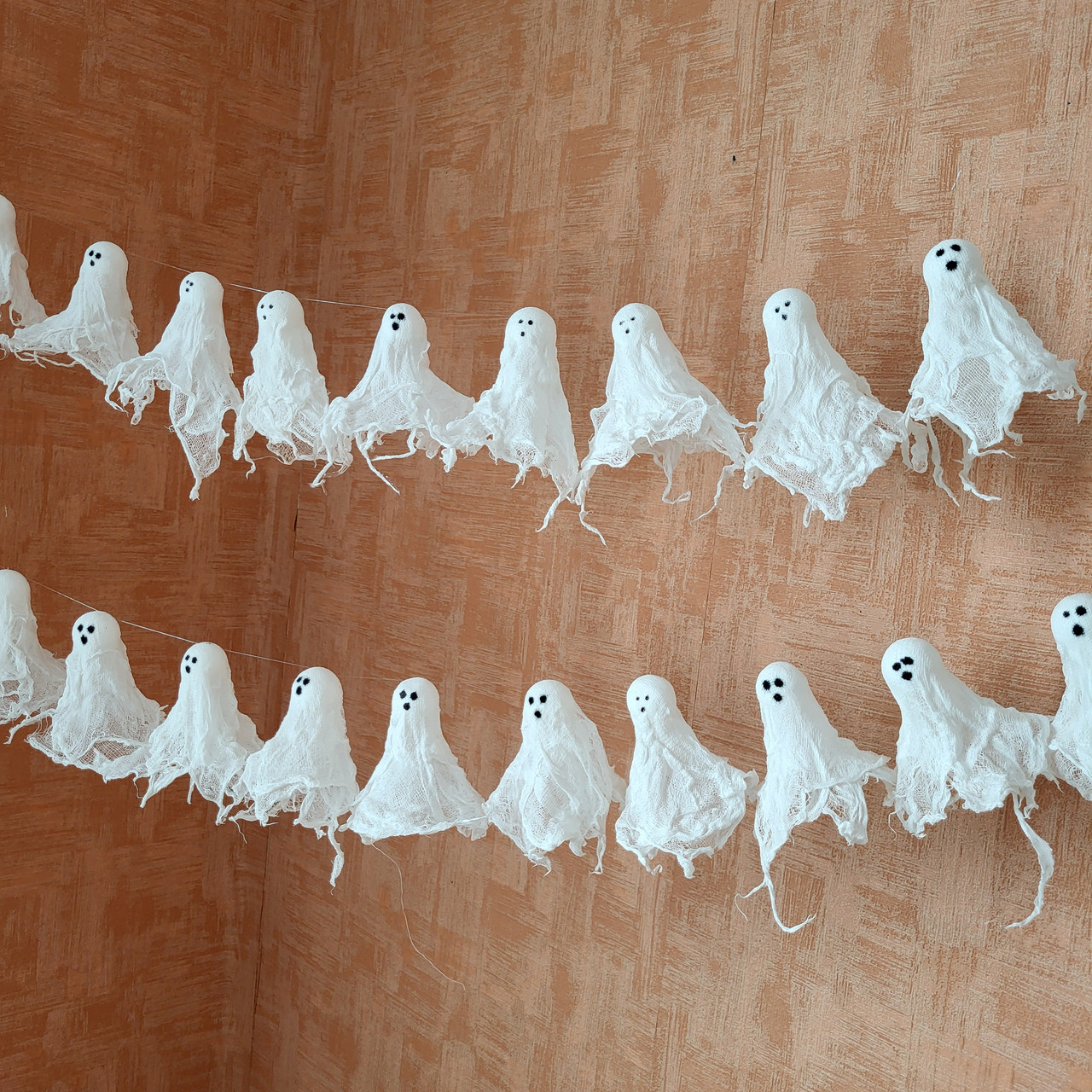 Гірлянда з привидів із марлі (30 шт.) – Хеловінський декор, фото 1