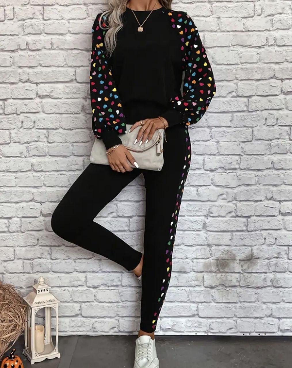 Стильний жіночий костюм з сердечками, фото 1