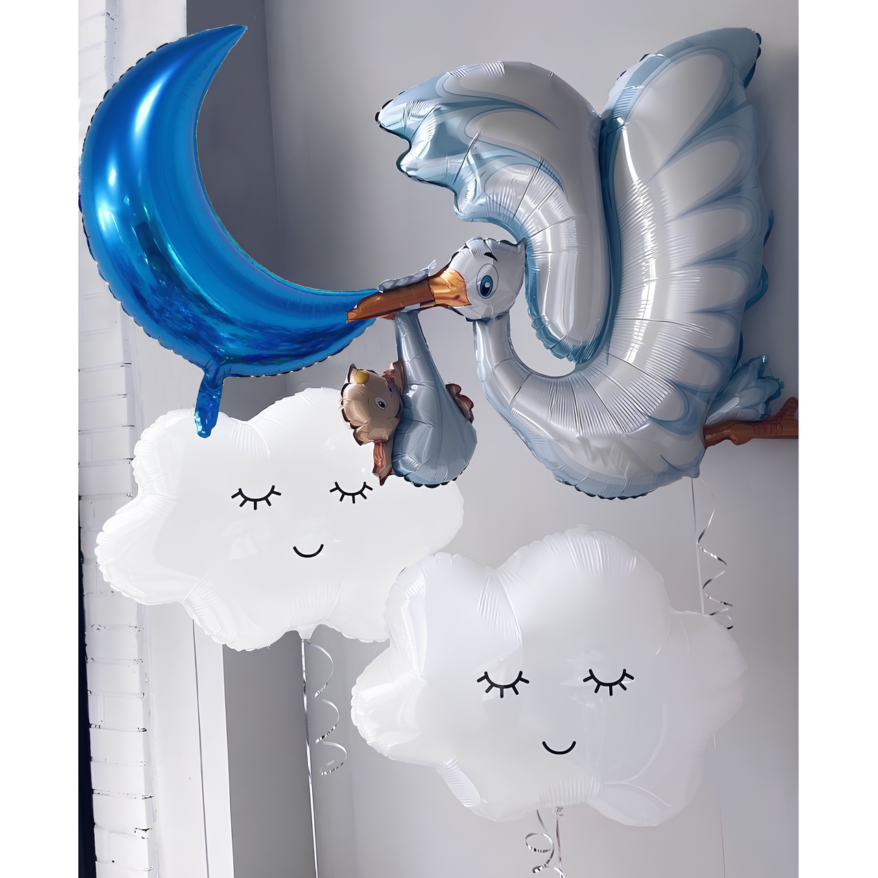 Набір з кульок на виписку Лелека з хмаринками