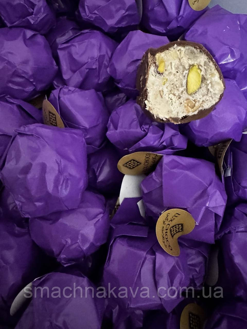 Дубайські цукерки Lux Choco (3112) з подрібненим мигдалем, фісташкою та лісовими горіхами 1шт