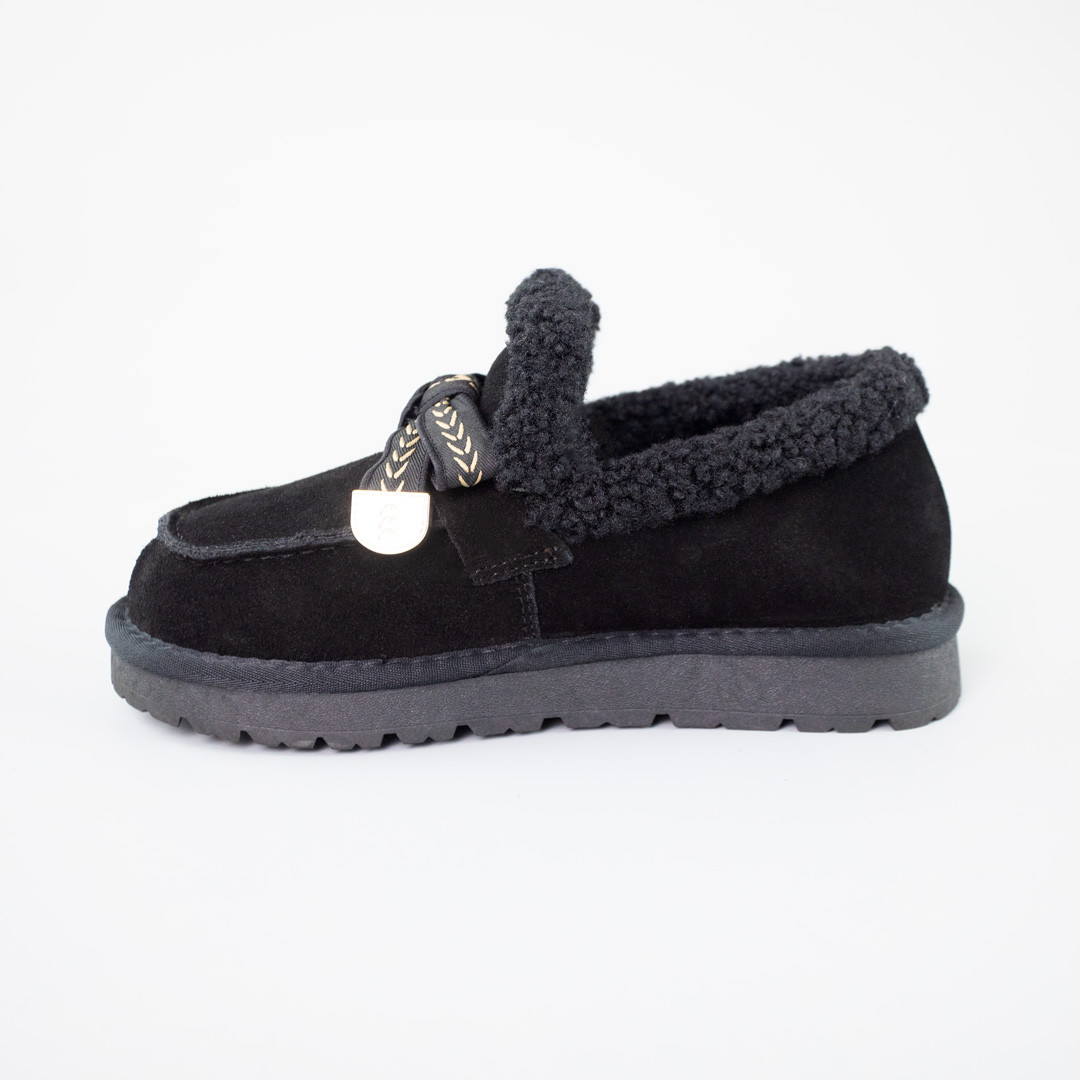 Утеплені жіночі короткі уггі із замші чорного кольору на зиму