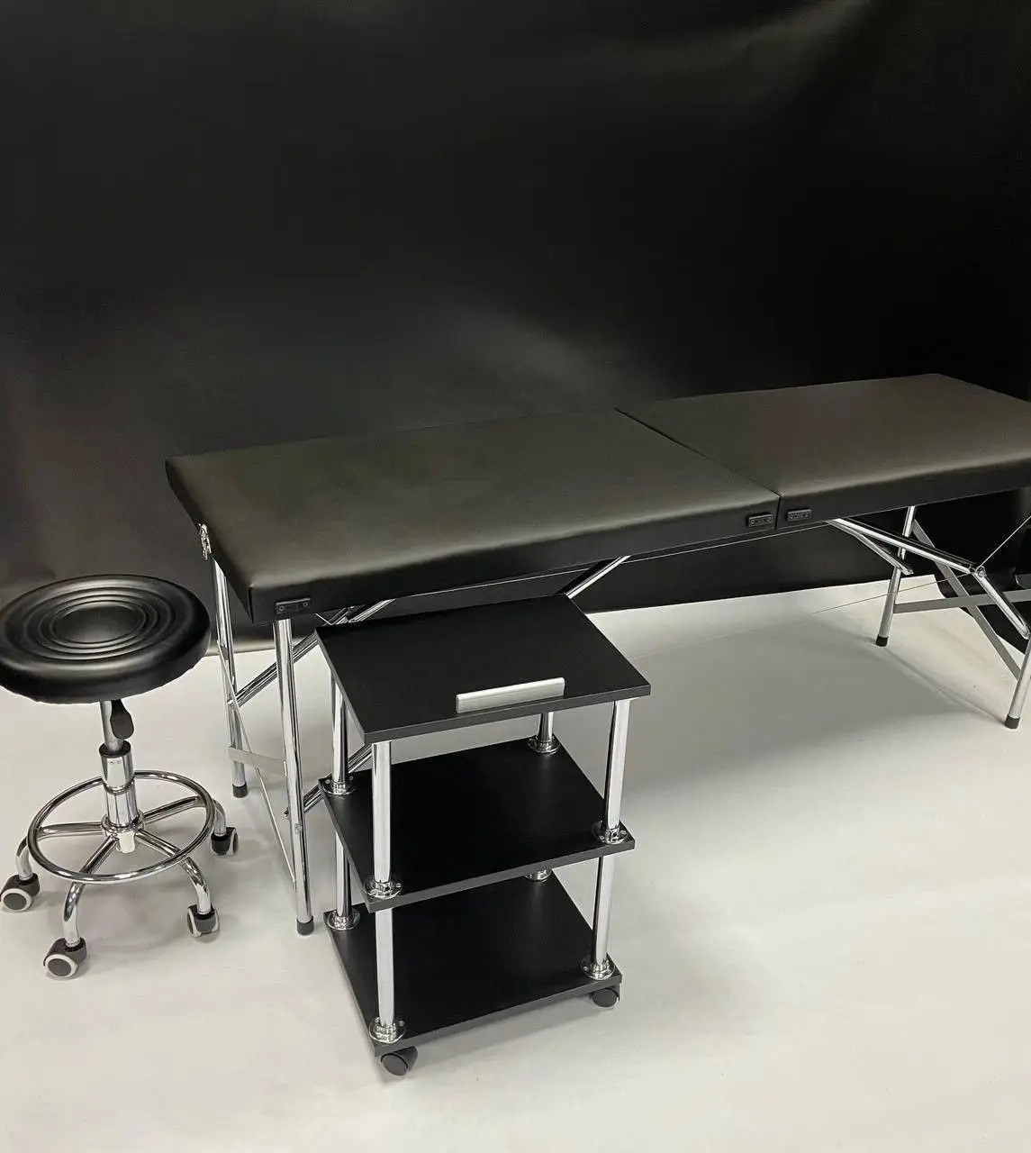 Стартовий набір косметолога "Комфорт" чорний: Кушетка косметологічна , Стілець без спинки, Етажерка для майстра, фото 1