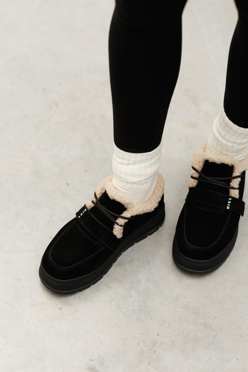 Чорні жіночі короткі уггі на хутряній підкладці з натуральної замші з товстою підошвою