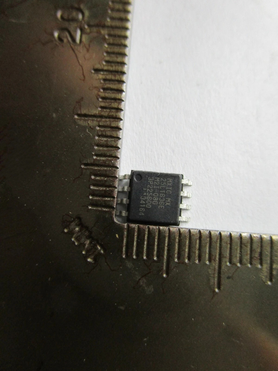 Мікросхема MX25L1636E MX25L1636EM2I-08G SOP8 в блістері