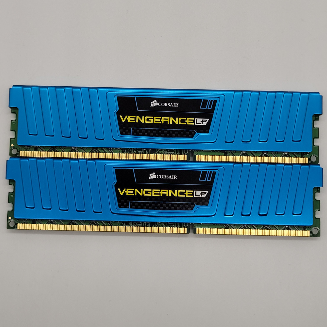 Пара оперативної пам'яті Corsair Vengeance LP DDR3 16Gb (2x8Gb) 1600MHz 12800U 2R8 CL10 (CML16GX3M2A1600C10B) Б/В