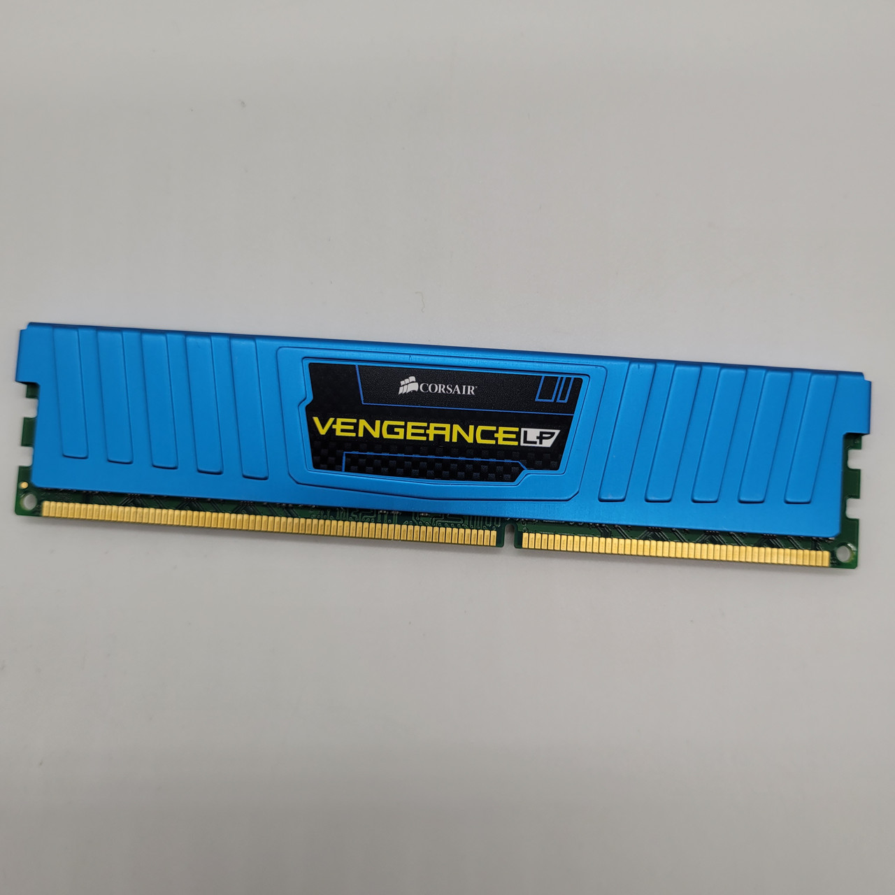 Ігрова оперативна пам'ять Corsair Vengeance LP DDR3 8Gb 1600MHz PC3-12800U 2R8 CL10 (CML8GX3M1A1600C10B) Б/В