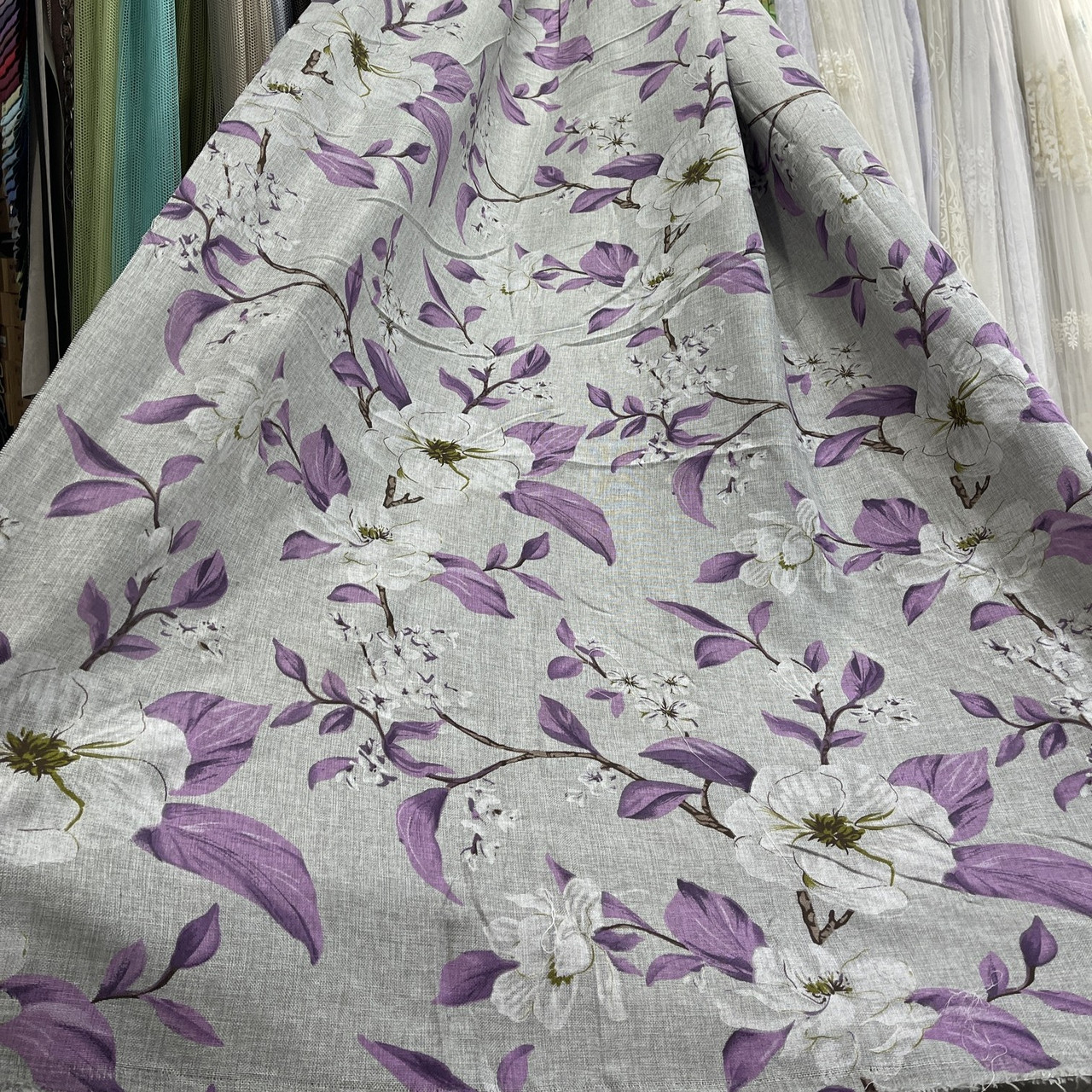 Лляна легка тканина в сірому кольорі з фіолетовим квітковим принтом на метраж (M1-622-7), фото 1