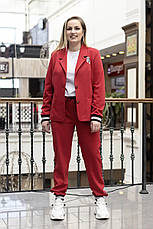Жіночий брючний костюм для повних червоний з джерсі з жакетом батал, фото 4