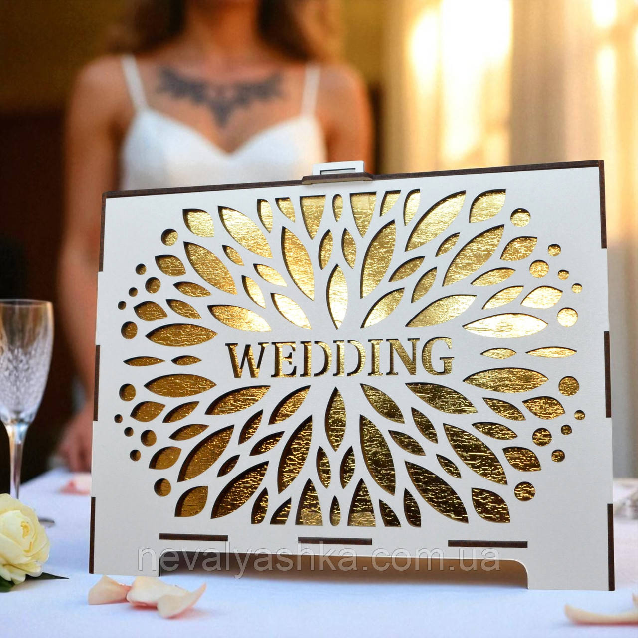 Дерев'яна Коробка на Весілля 29х22х20см Весільна Скарбниця із Золотим Wedding Коробочка для Грошей і Конвертів Скриня Скарбничка