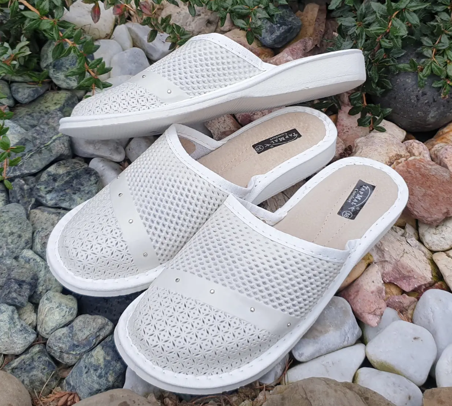 Жіночі тапочки