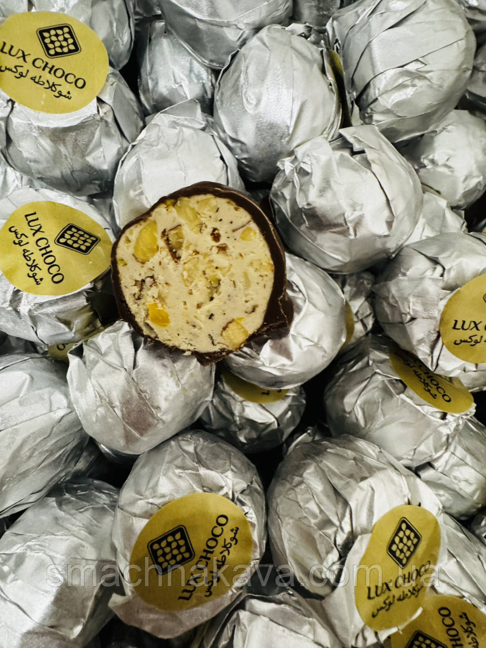 Дубайські цукерки Lux Choco (3101) з мигдалем, кеш’ю, фісташкою та карамеллю