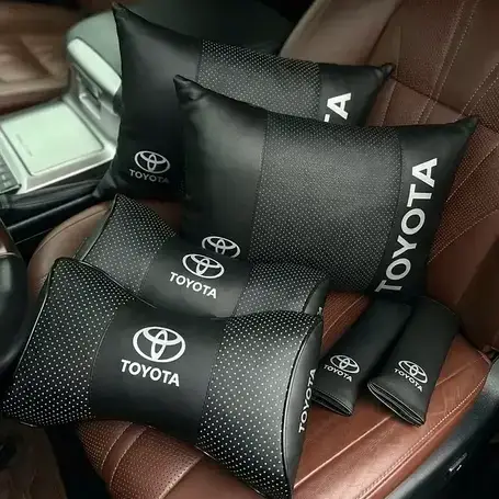 Набір подушок в авто