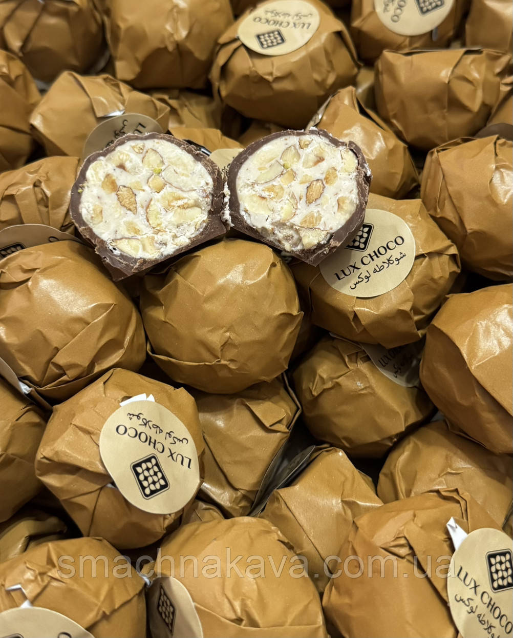 Дубайські цукерки Lux Choco (3110) з мигдалем та фундуком, фото 1