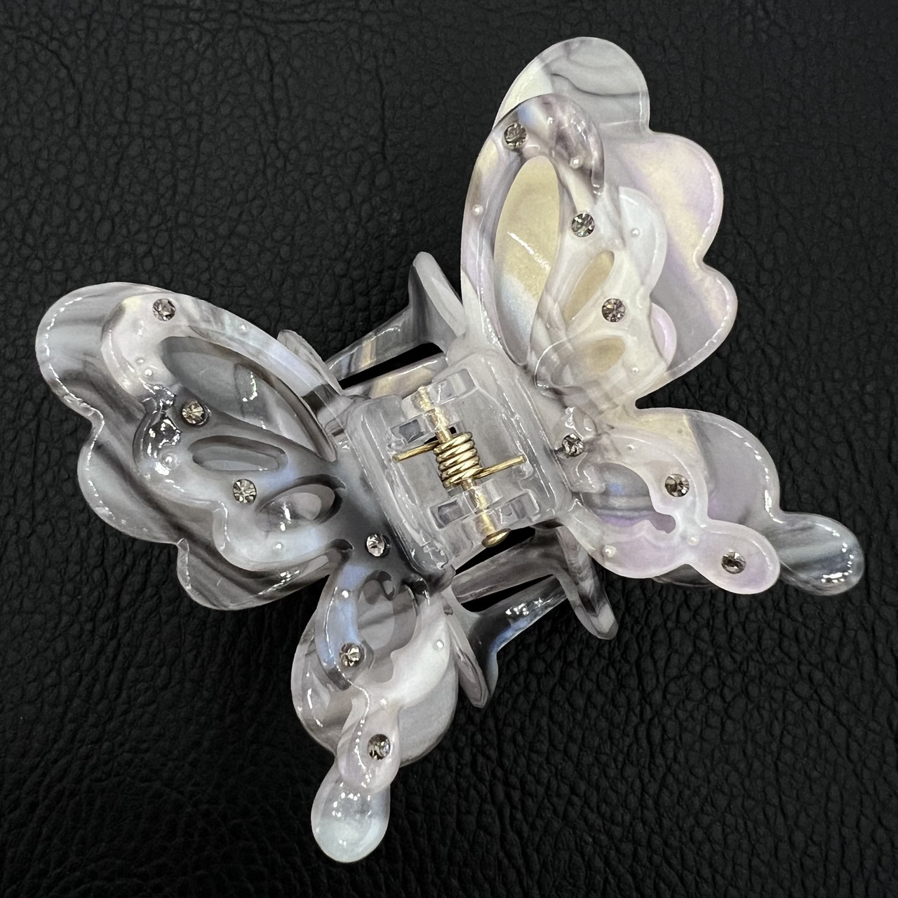 Краб для волосся елегантний французький пластик метелик із перламутром попелястого кольору розмір 6 см висота 6 см