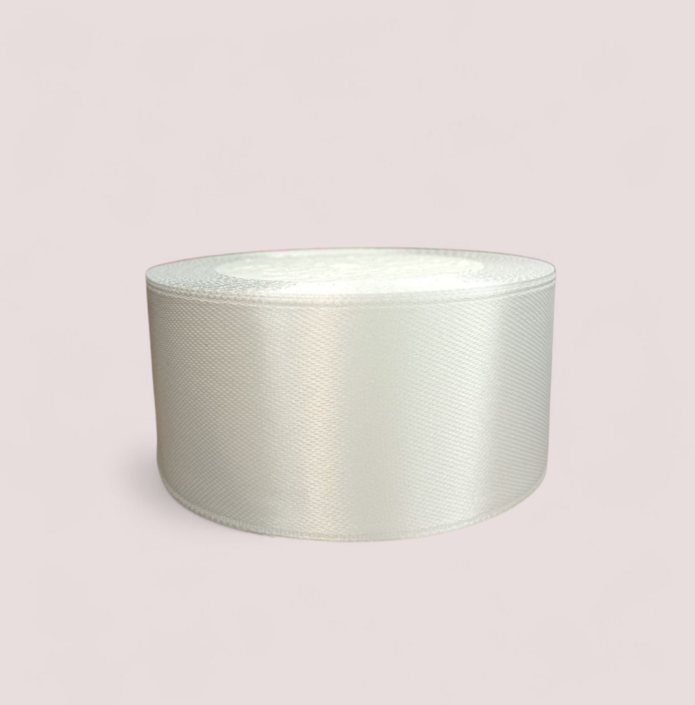 Атласна стрічка 4 см / 23 м / Колір білий - фото 1 - id-p2515663775