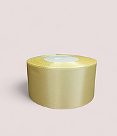 Атласна стрічка 4 см. Довжина рулону 23 м. Колір молочний