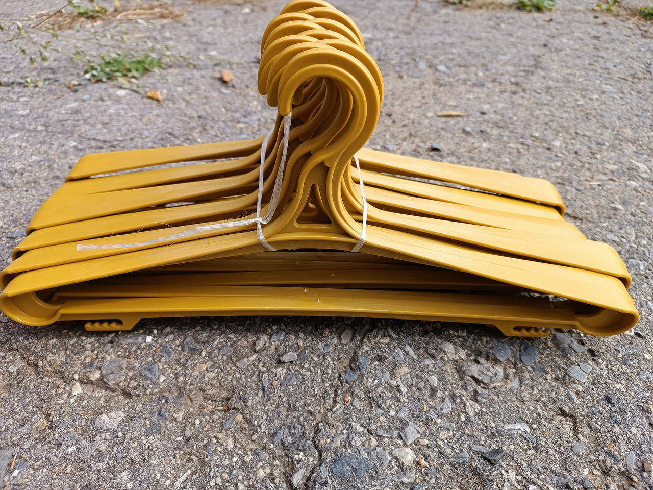 Плічка вішалки для верхнього одягу пісчаного кольору, фото 1