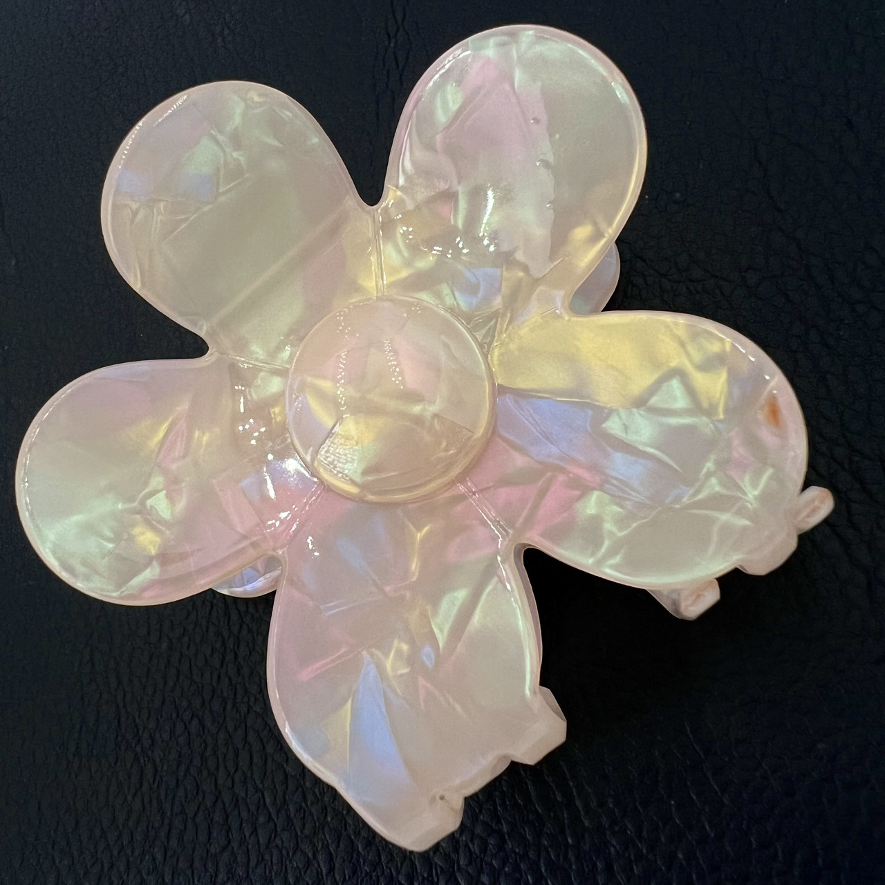 Краб для волосся пластик акрил квіточок ромашка бежевого кольору з перламутром розмір 6.5 см висота 6.5 см