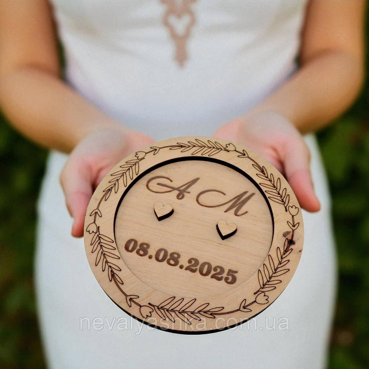 Весільна Підставка для Обручок з Ініціалами та Датою 12,5 см, Іменна Гравіювання Кругла Дерев'яна Основа для Каблучок на Весілля