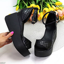 Літнє жіноче взуття