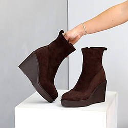 Елегантні м'які замшеві черевики на танкетці колір Шоколад 39