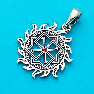 Молвинець з гранатом - оберіг зі срібла 925 проби (⌀22 мм, 2,5 г)