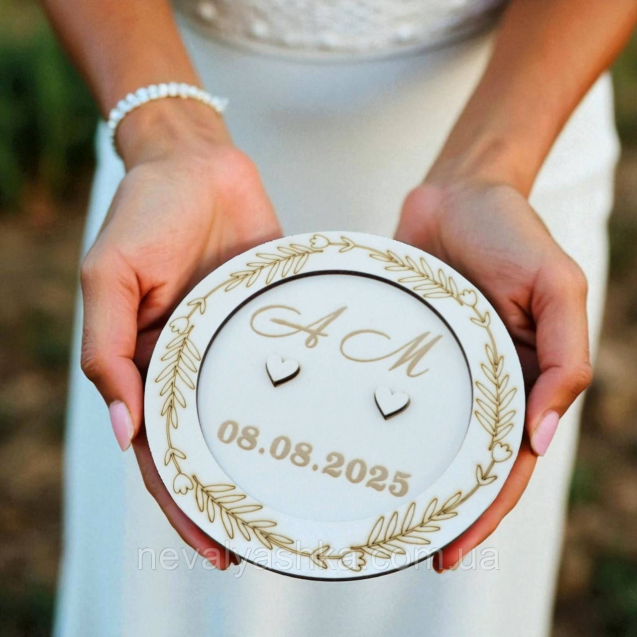 Весільна Підставка для Обручок з Ініціалами та Датою 12,5 см, Іменна Гравіювання Кругла Дерев'яна Основа для Каблучок на Весілля