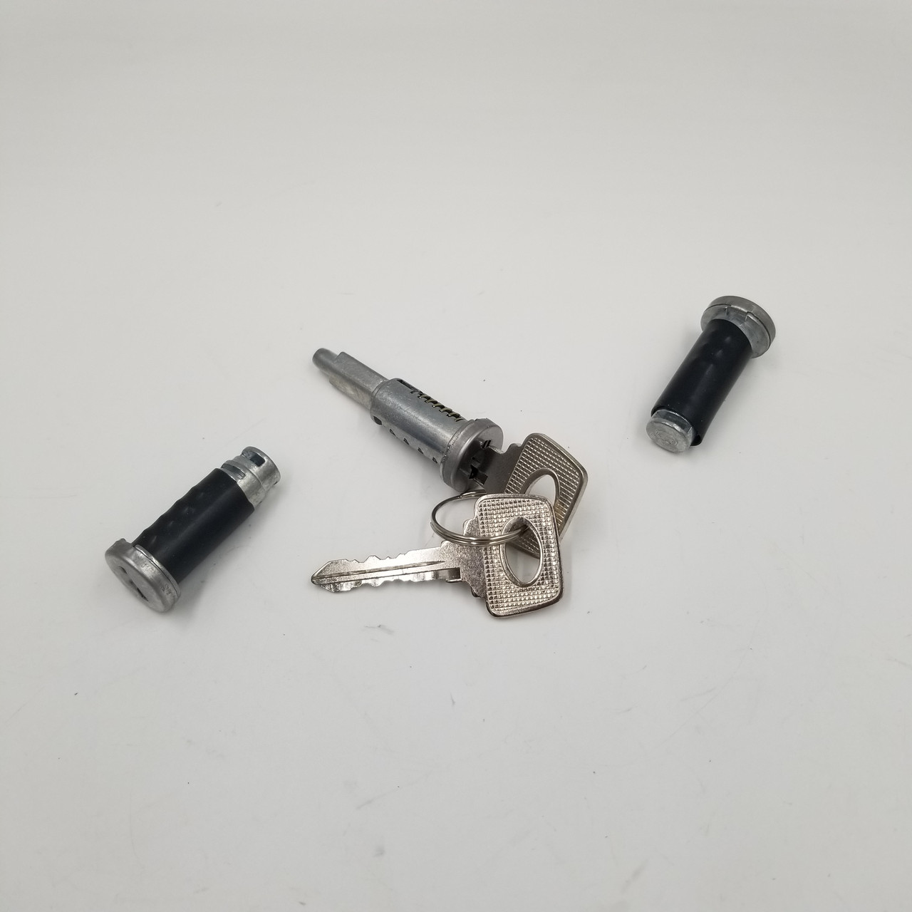 Личинки дверні та багажника ВАЗ 2108-99 у зборі FLAGMUS Чехія 2108-6100045