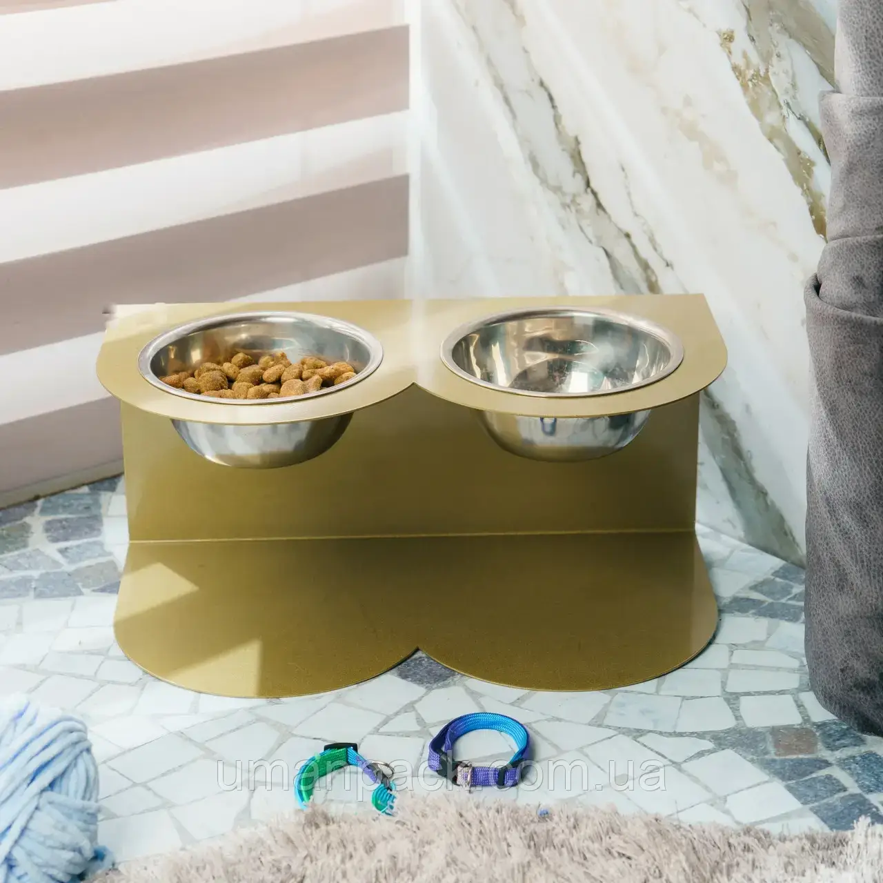 Столик з мисками для собак та кішок. 2 ємкості, Колір золотий.