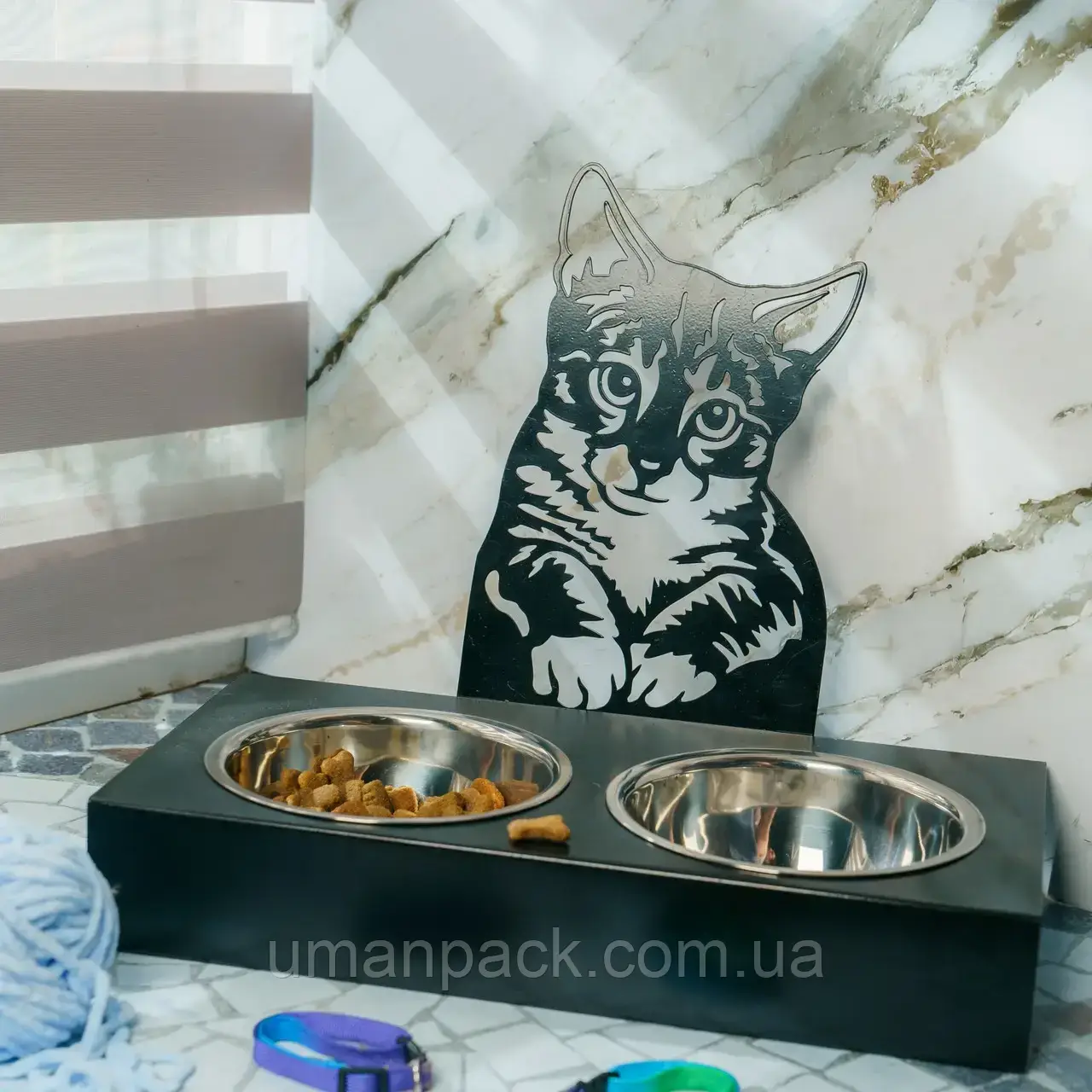 Столик з мисками для собак та кішок. 2 ємкості, Колір чорний.