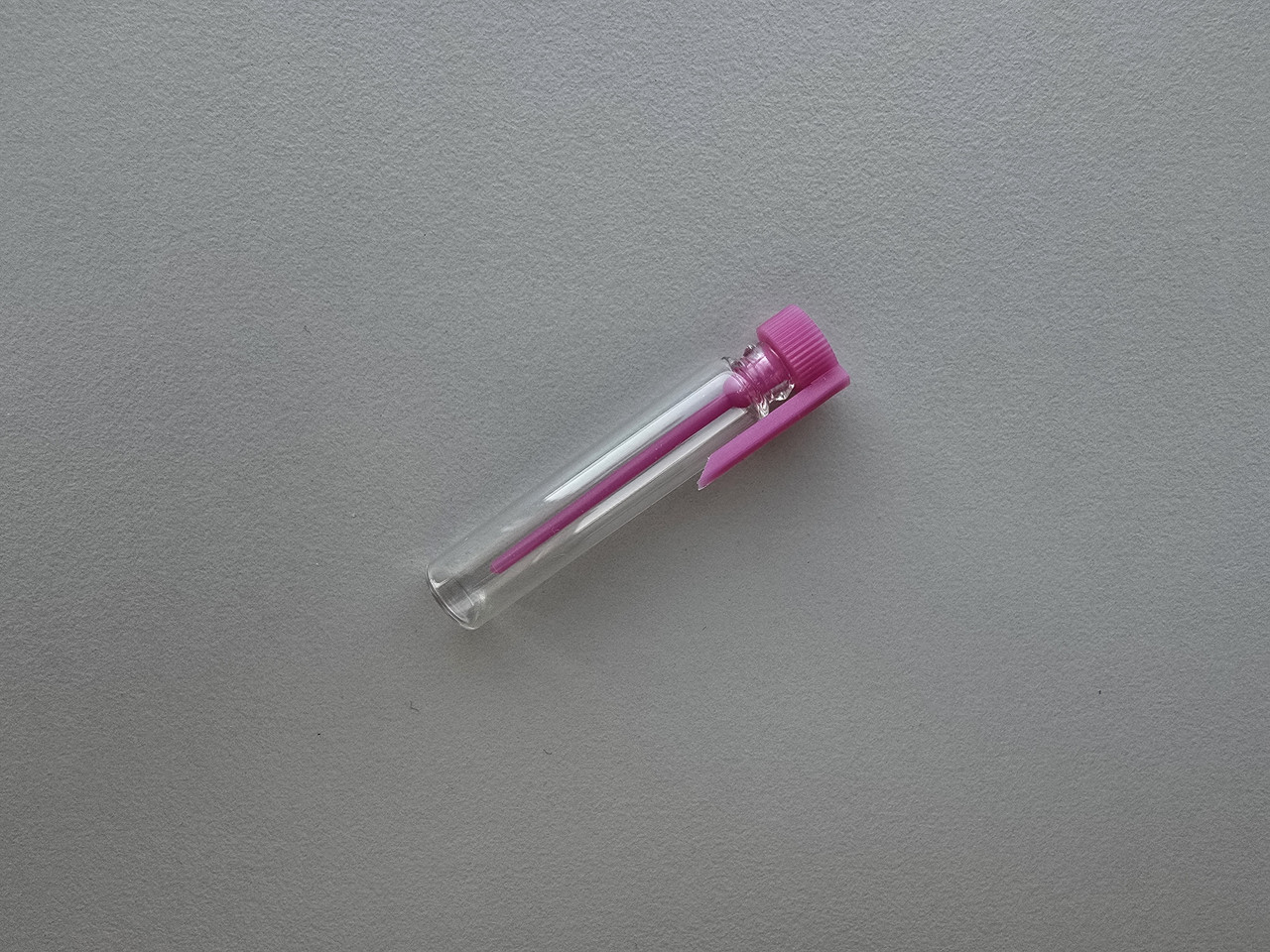 2 мл флакончик прозорий скляний пробник з рожевим ковпачком тестер фіолка мініатюра для парфумерії