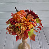 Осіння композиція з жовтогарячого гарбуза, гергінами та ягодами., фото 8