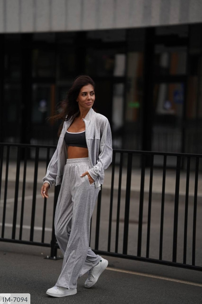 Спортивний костюм жіночий велюровий якісний красивий зручний модний на блискавці зі строчками та кишенями