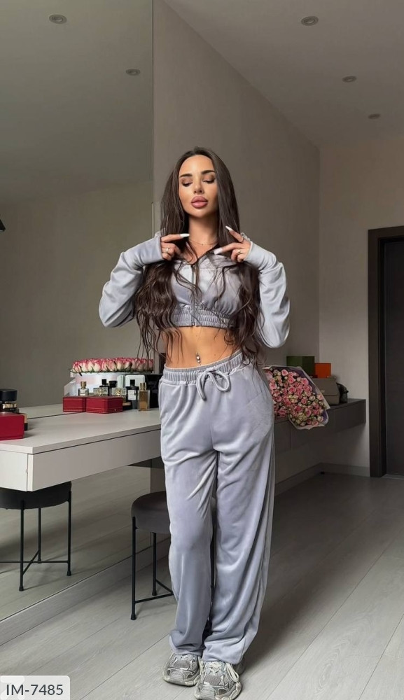 Костюм прогулянковий спортивний жіночий молодіжний з укороченою кофтою на блискавці кроп-топ розміри 42-48