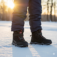 Зимове дитяче взуття, дутики, чоботи, термоботинки на овчині на хлопчиків чорні на липучці. Розмір: 38,39