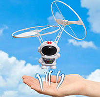 Літаючий Космонавт, що світиться