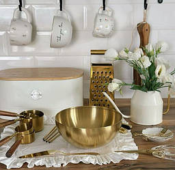 Кухонний посуд та аксесуари