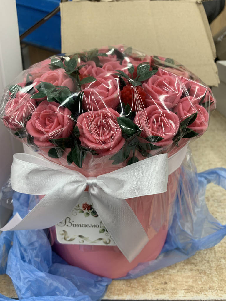 Букет із шоколадних троянд в капелюшній коробці - фото покупців 2