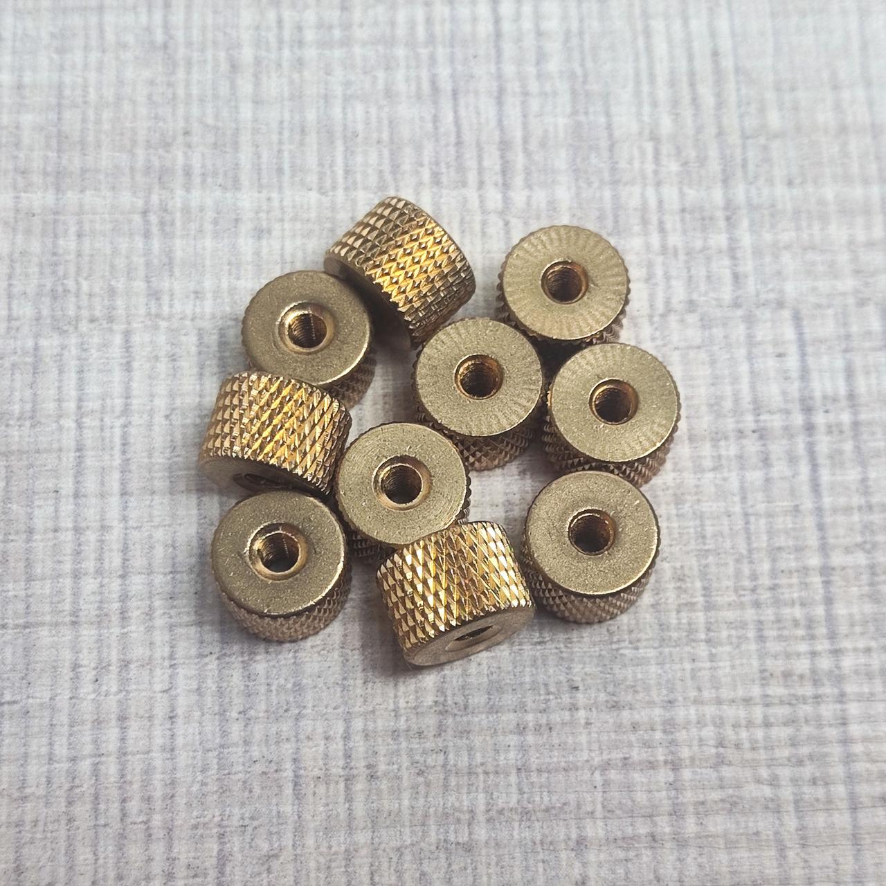 Гайка "Ананас" М3 х 0,5 з накаткою, нар. 10мм, вис. 7мм, латунь, безінструментальна, рифлена, 10 шт