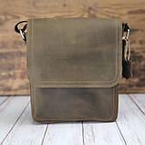 Чоловіча шкіряна сумка BGS з декоративною строчкою 23*20*7 см оливкова BGS3067, фото 7