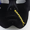 Карнавальна маска з пером та павуками 19х15.5см / Оксамитова маска на Хелловін / Косплей маска маскарадна, фото 8