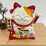 Кіт Манекі-Неко керамічний, статуетка на удачу з подушечкою, 23,5 см, живлення від мережі або батарейок, фото 2