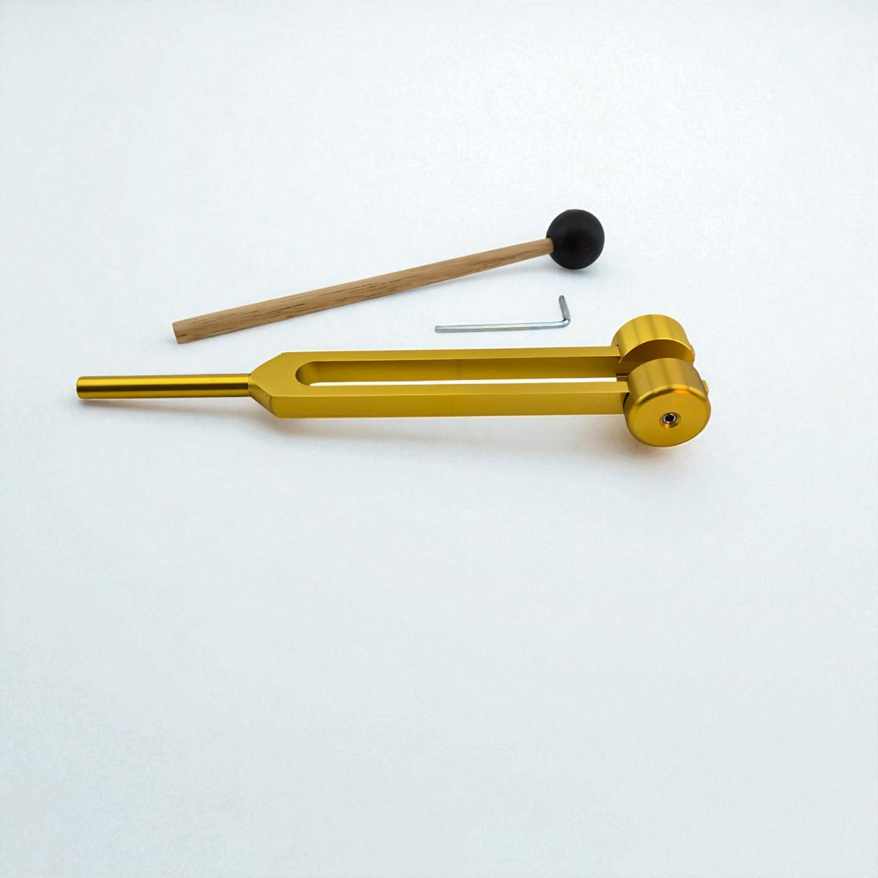 Камертон з регульованими вантажами у золотистому кольорі з молоточком та ключем, фото 1