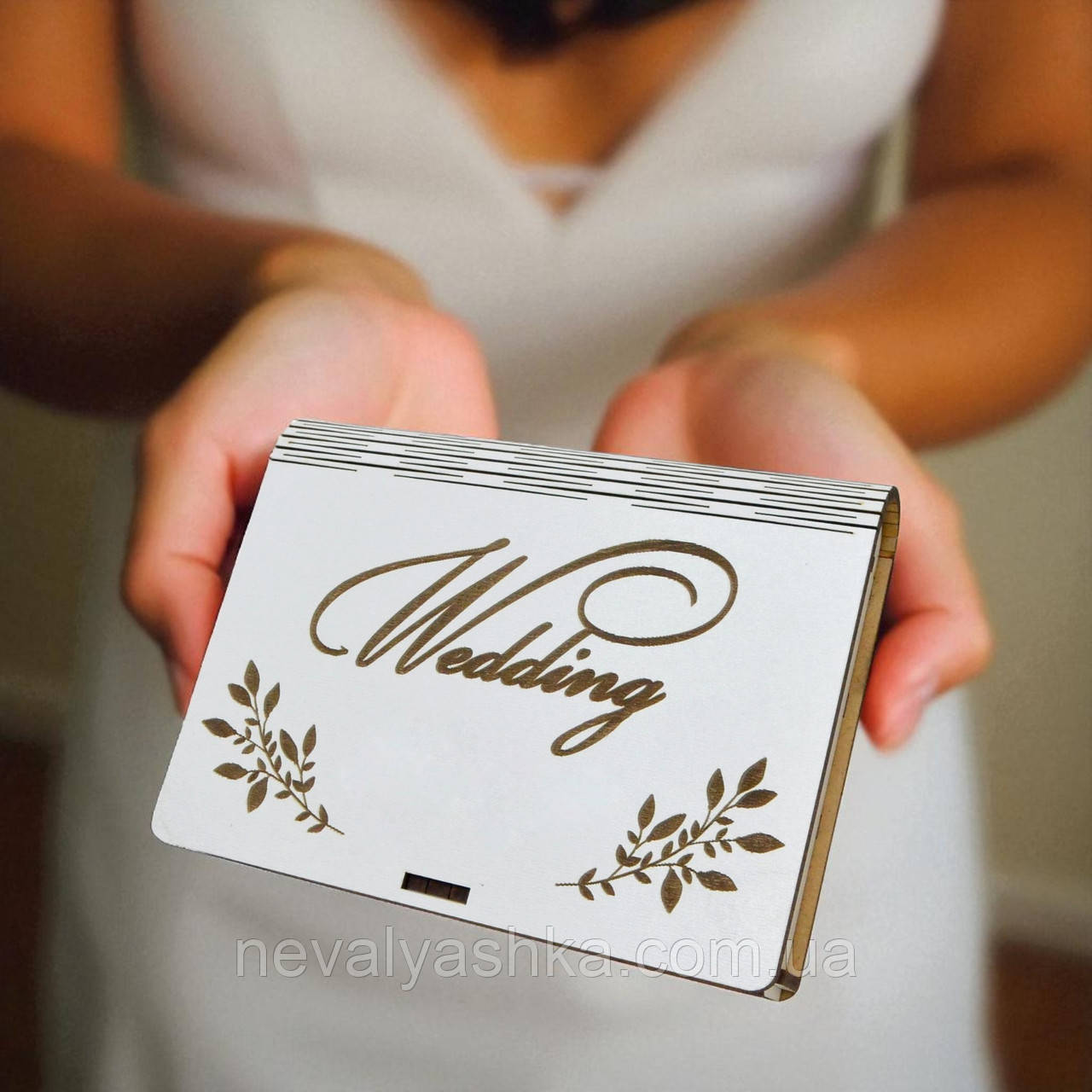 Весільна Підставка для Обручок 14 см, Футляр з Гравіюванням "Wedding", Дерев'яна Коробочка для Каблучок на Весілля