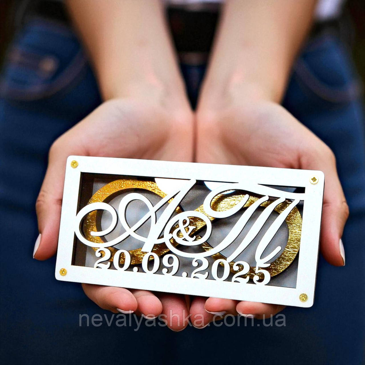 Весільна Підставка для Обручок 15 см, Футляр з Ініціалами та Датою (Зі Склом), Іменна Дерев'яна Коробочка для Каблучок на Весілля