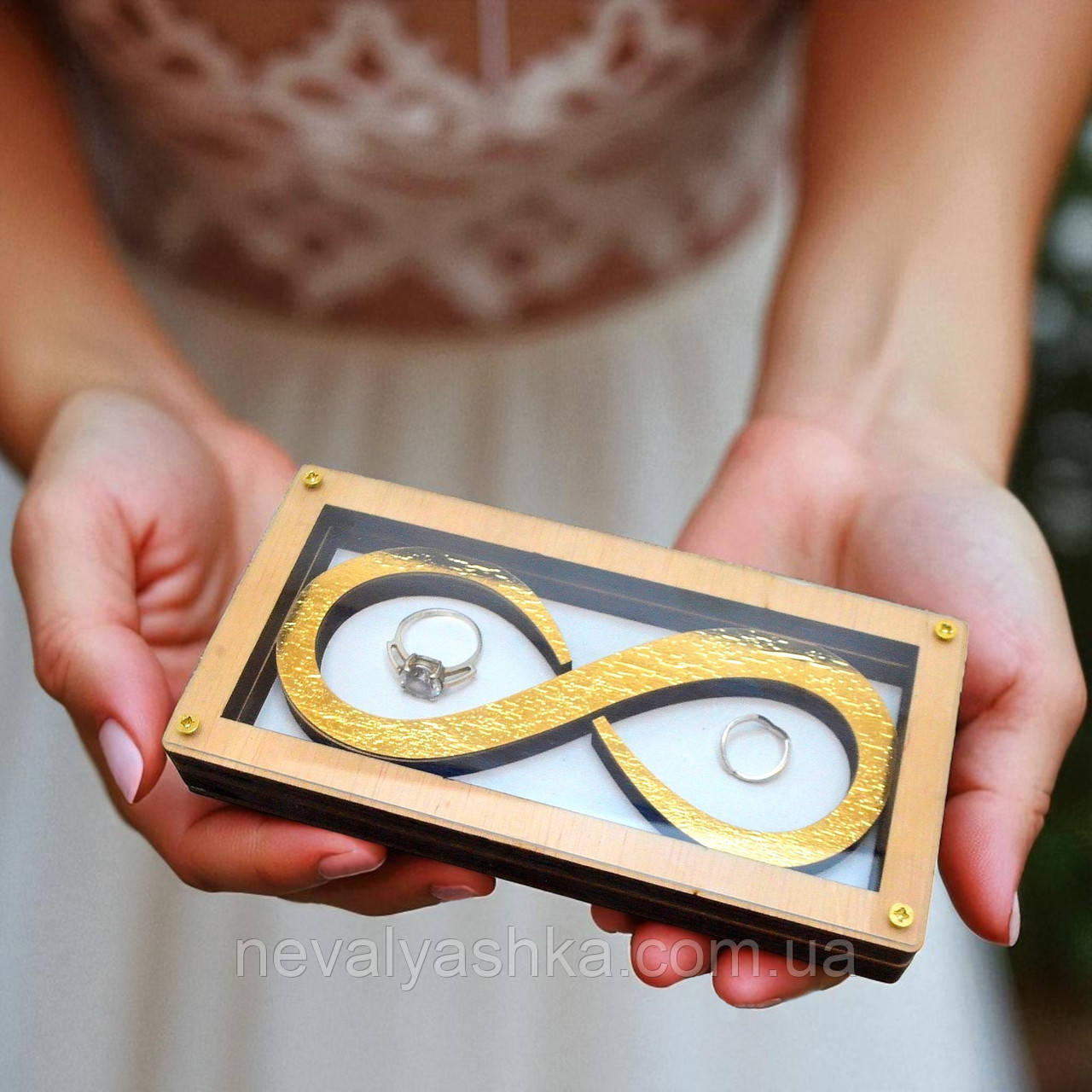 Весільна Підставка для Обручок 15 см, Футляр "Нескінченність" (Прозоре Зі Склом), Дерев'яна Коробочка для Каблучок на Весілля, фото 1