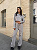 Сірий жіночий базовий повсякденний костюм-двійка з турецької двонитки: кроп-світшот та прямі штани, фото 4